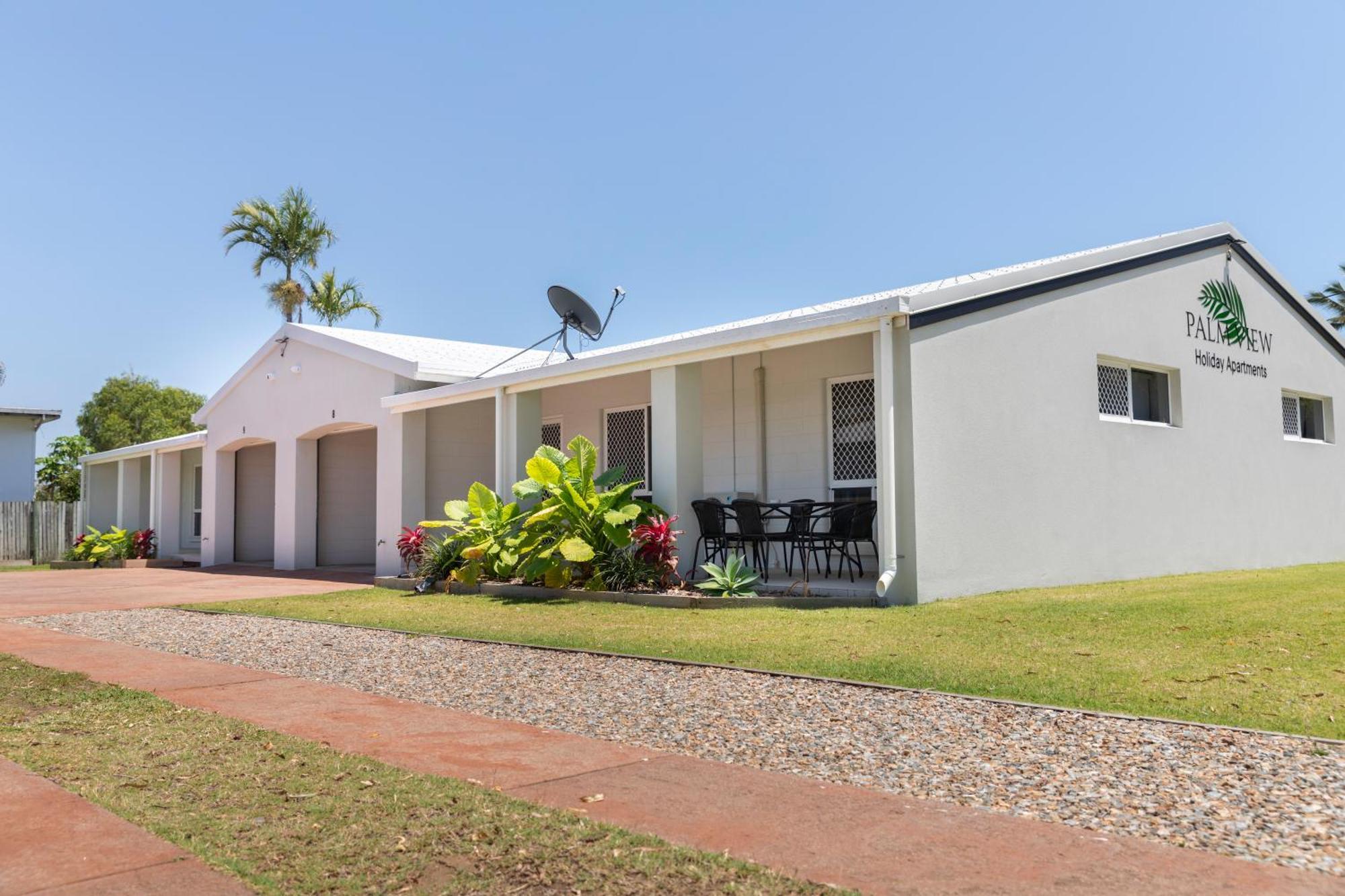 Palm View Holiday Apartments Bowen Eksteriør billede