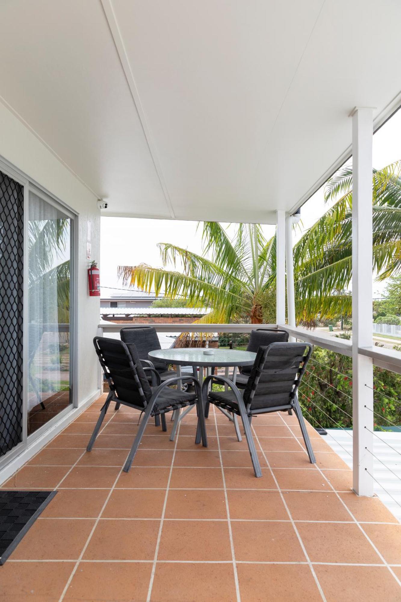Palm View Holiday Apartments Bowen Eksteriør billede