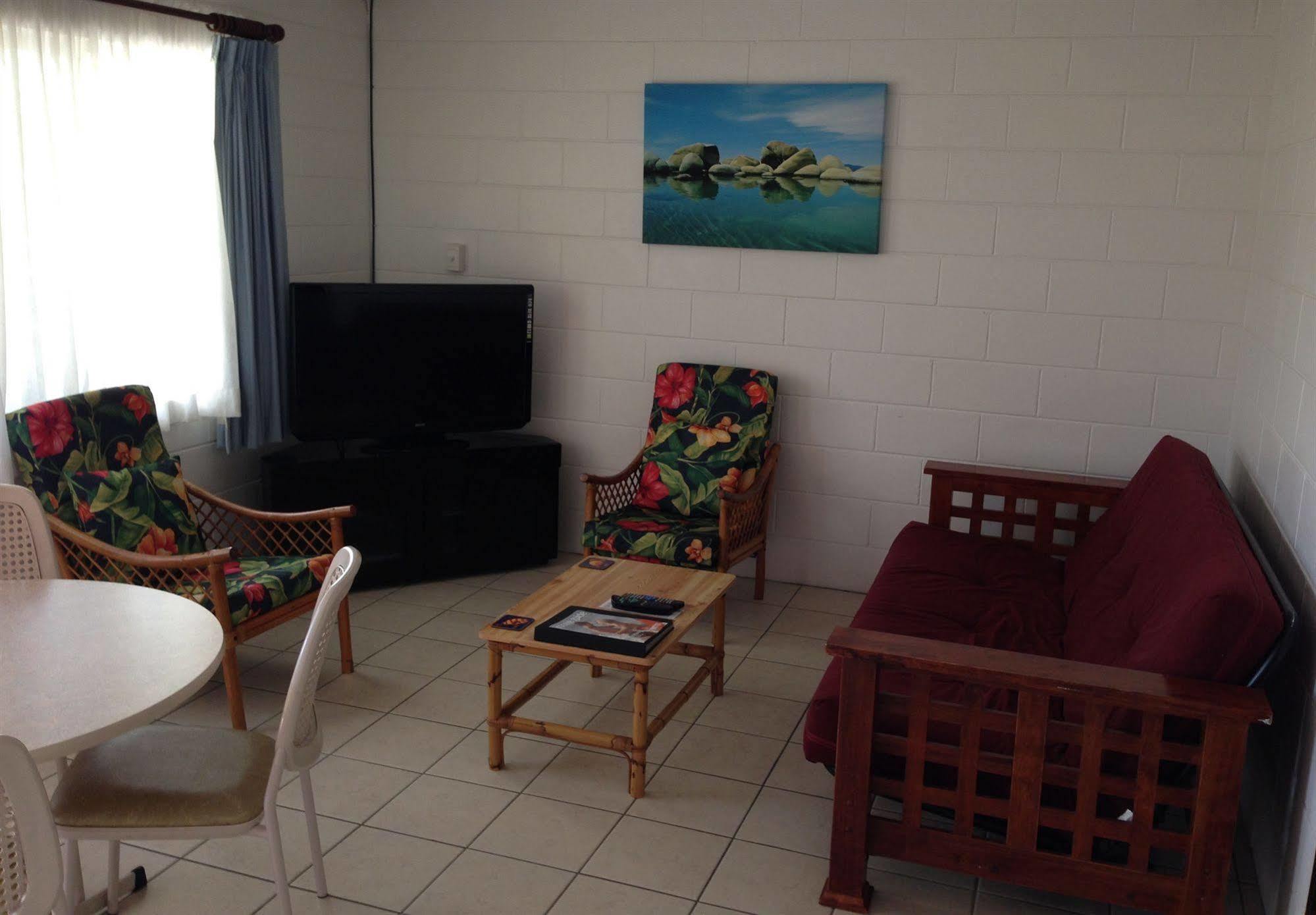 Palm View Holiday Apartments Bowen Eksteriør billede